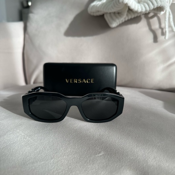 Versace sunglasses - Picture 1 of 6